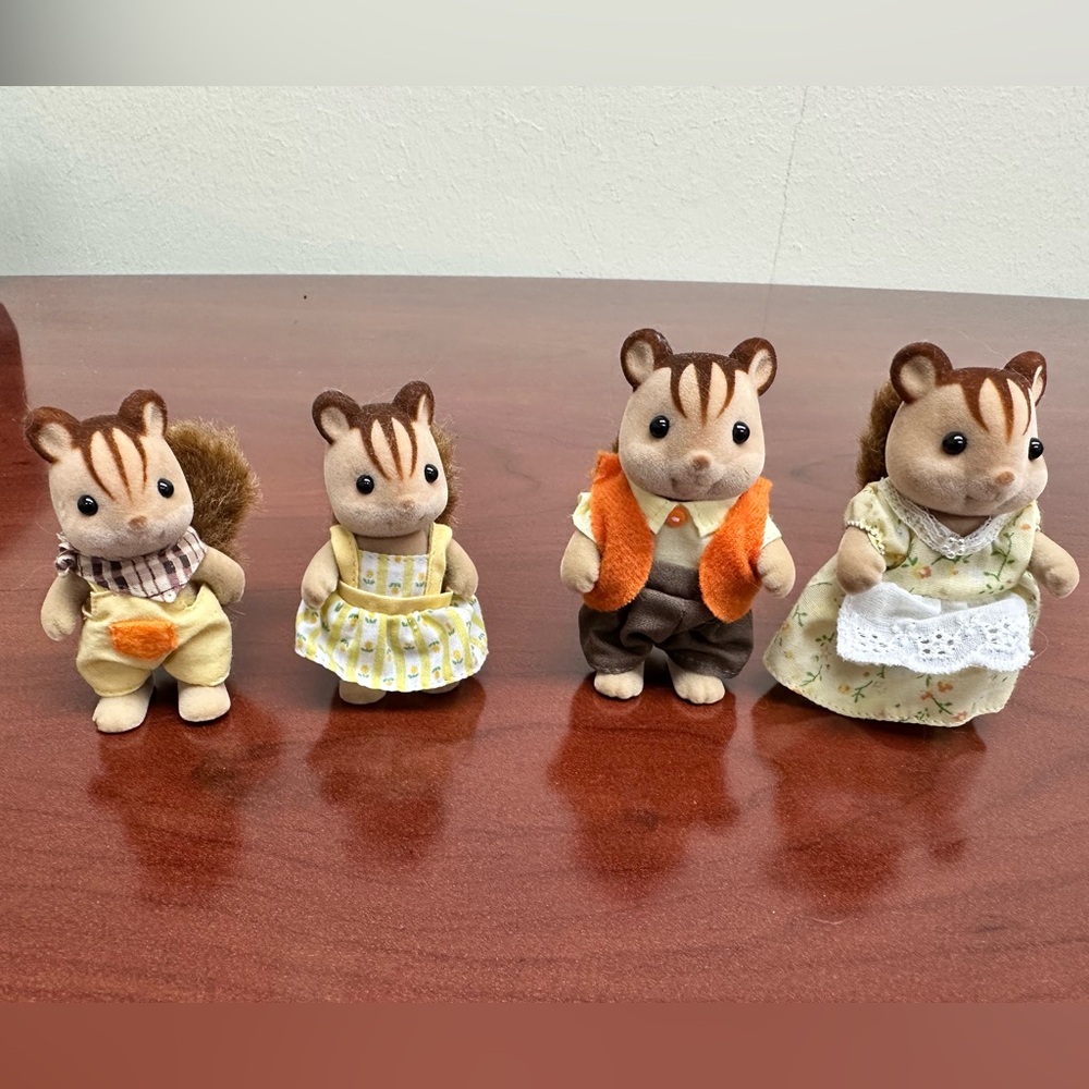 Calico Critters Squirrel family set of 4